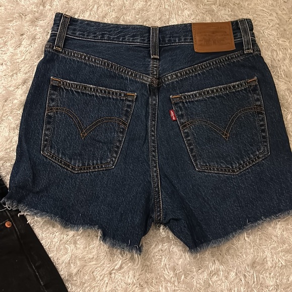 2 LEVIS Ribcage Shorts - Picture 7 of 10